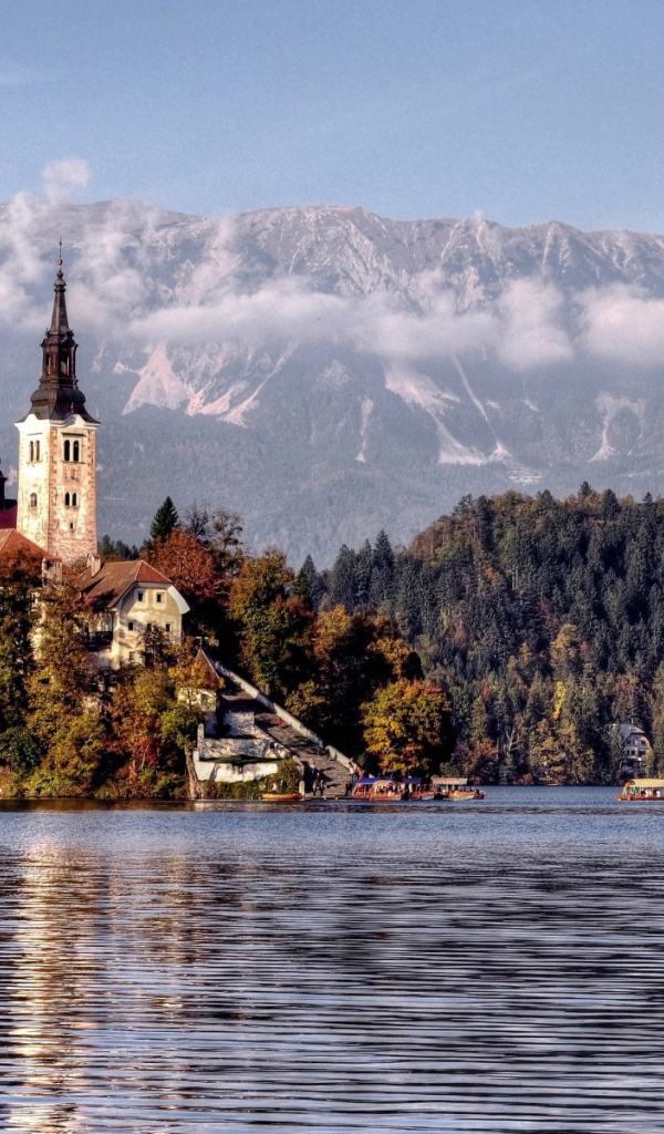 Архитектурный ансамбль в горах