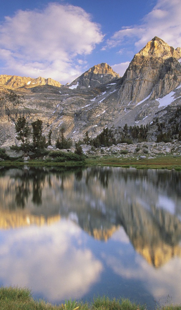 Озеро в парке Калифорнии