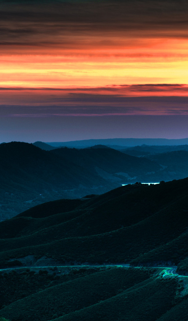 Дорога на склоне горы