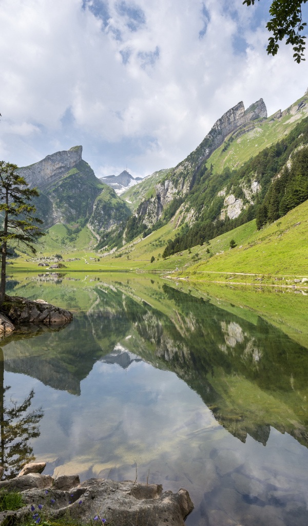 Озеро в Альпах