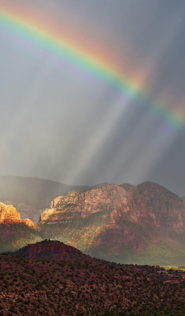 Радуга над горами Аризоны
