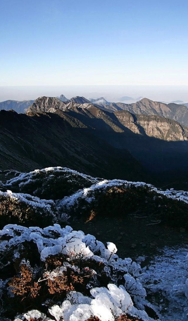 Снежные фигуры на горах