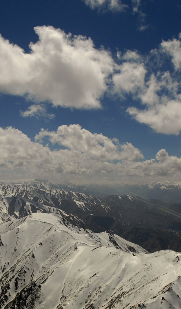 Снежные вершины гор