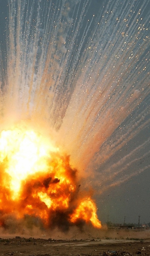 Оранжевое пламя взрыва