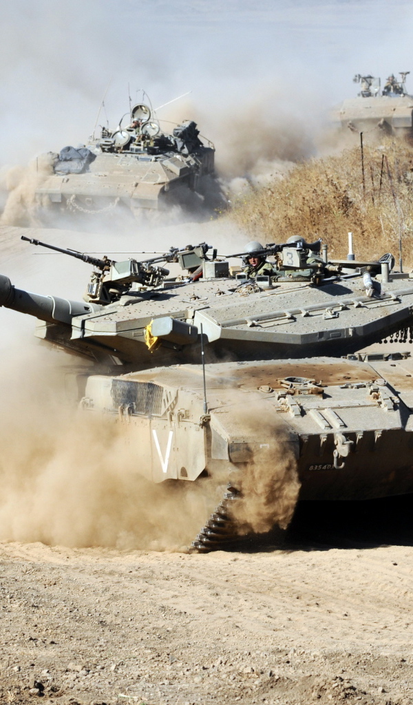 Танки на дороге