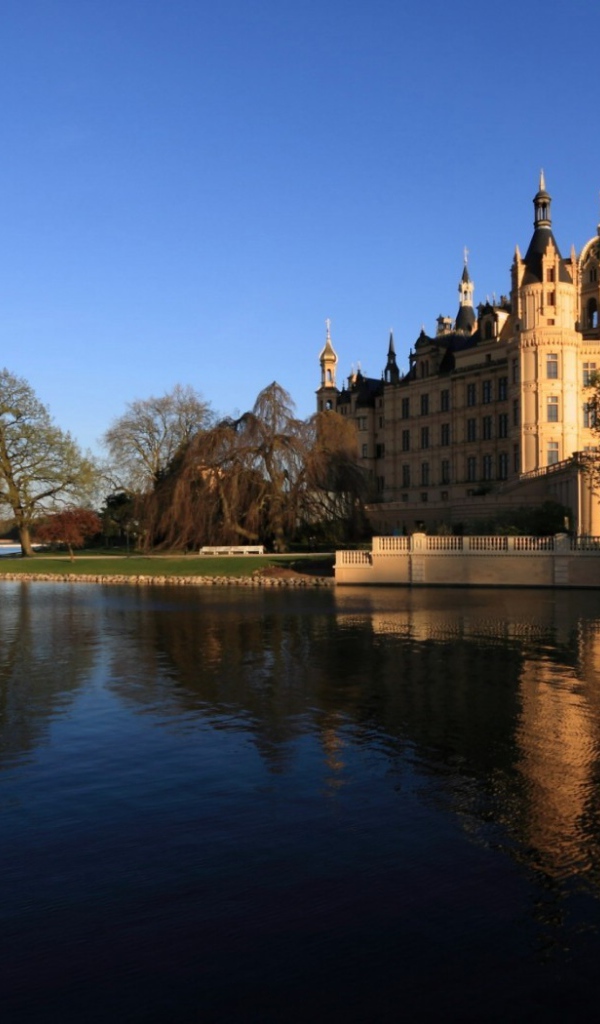 Старинный храм на острове