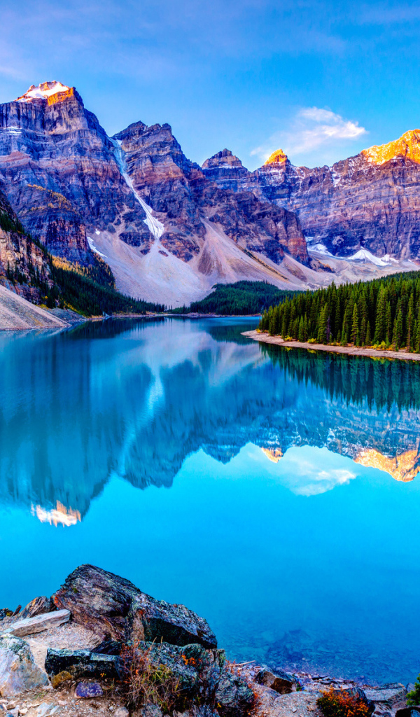Amazingly beautiful mountain lake