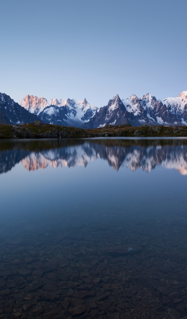 Синее озеро в горах
