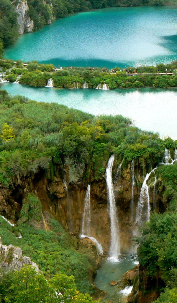 Голубое горное озеро