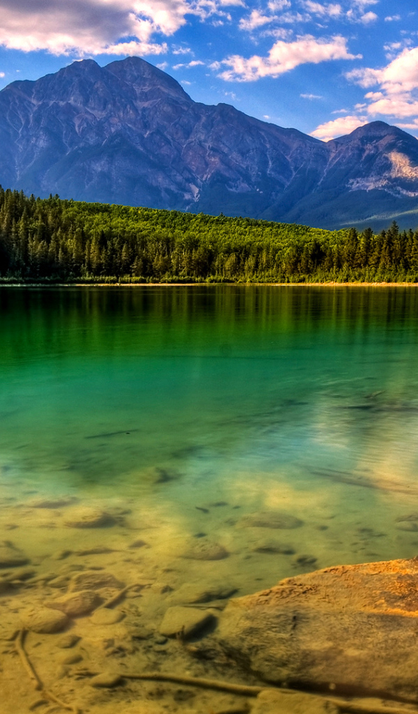 Зеленое горное озеро