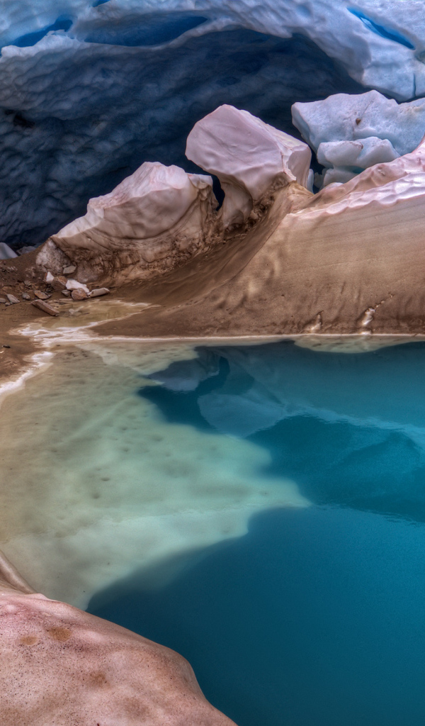 Озеро у ледника