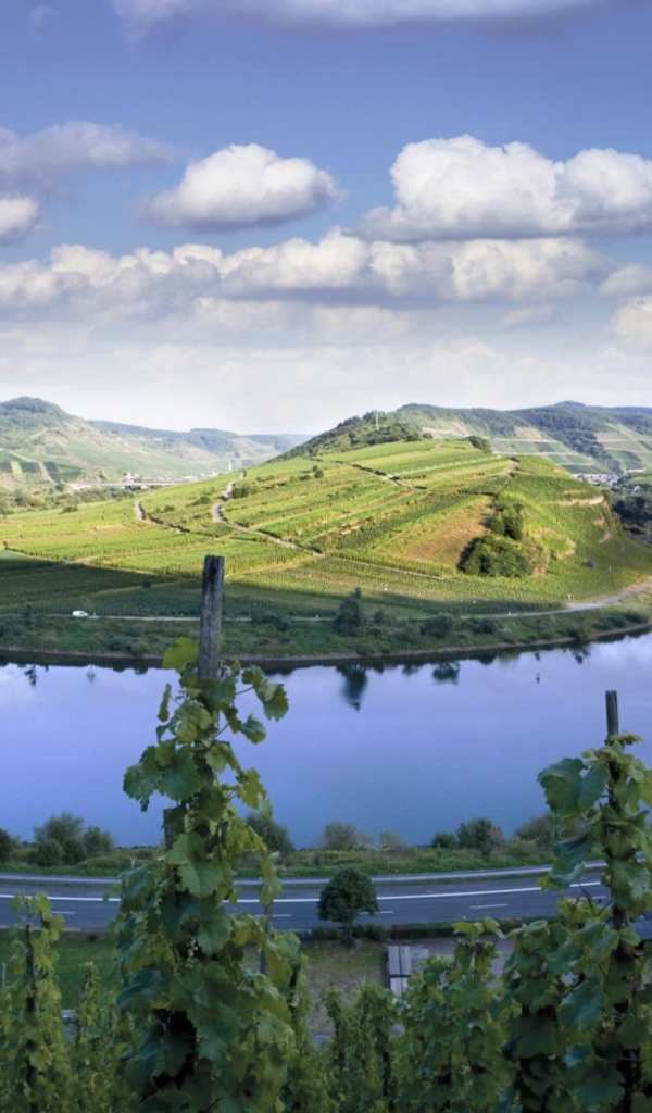 Очень красивое горное озеро