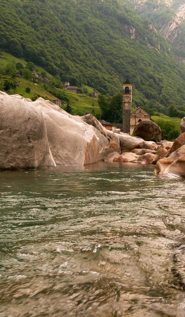 Горная река и часовня