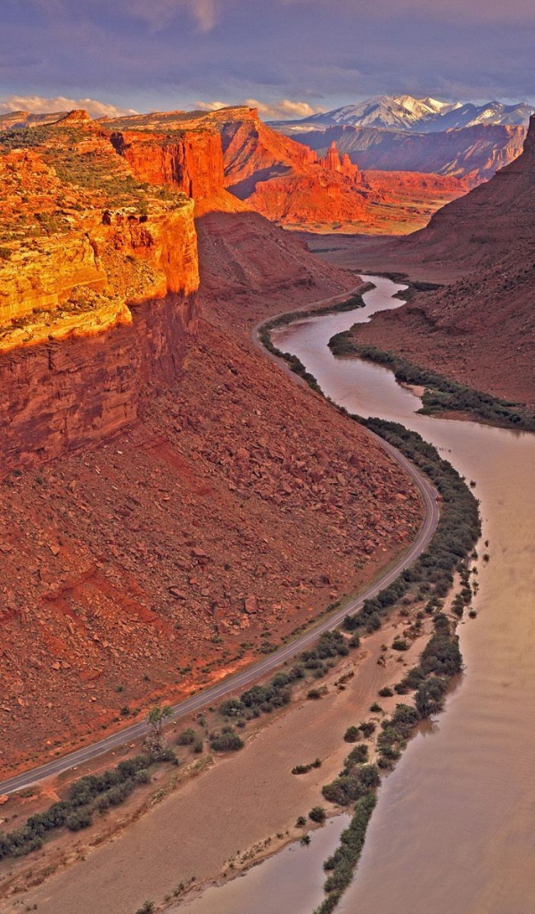 Река в каньоне