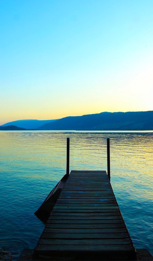 Причал на озере