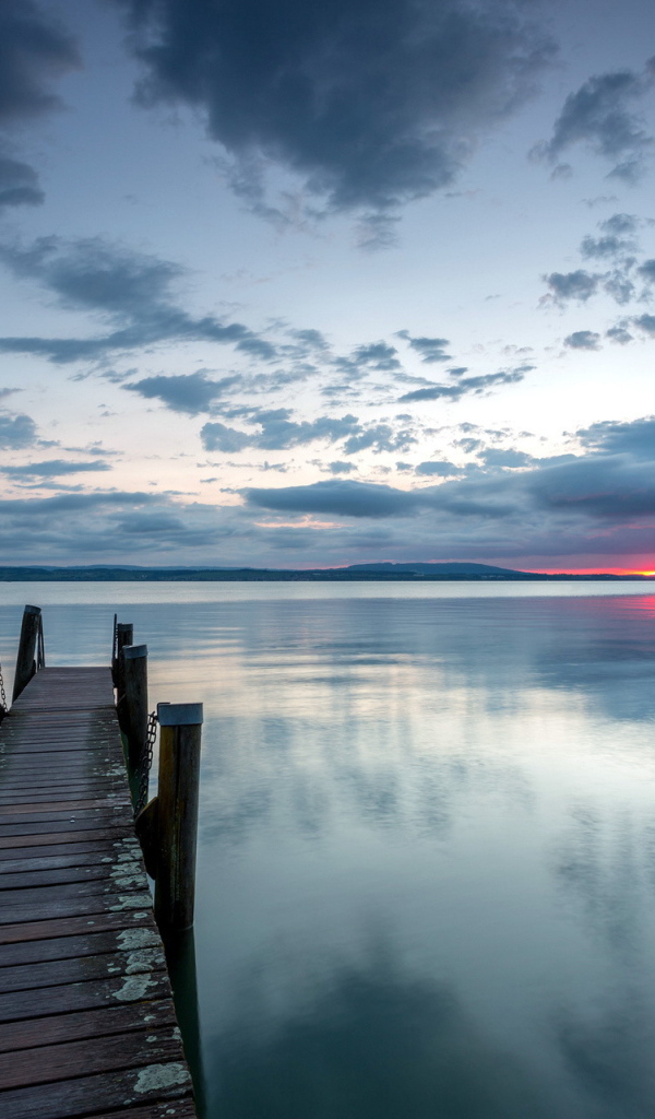 Пирс на озере