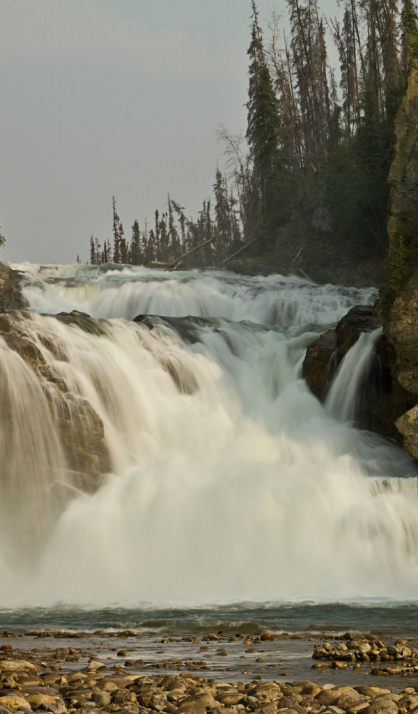 Горная река в Канаде