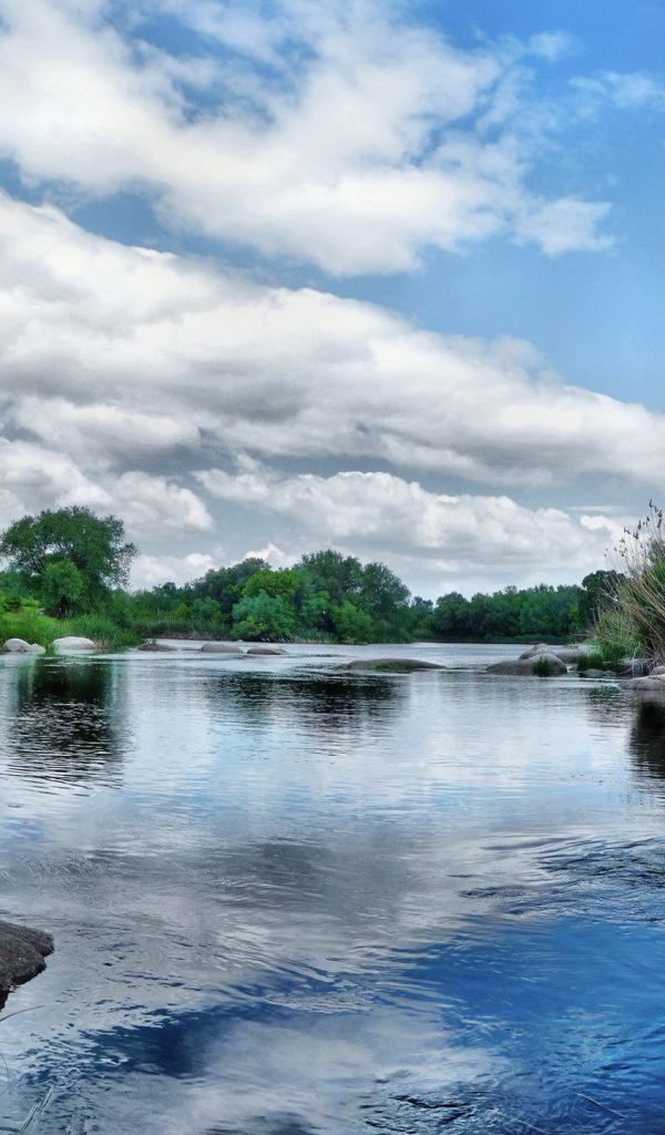 Каменистая река