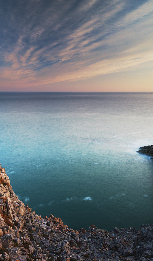 Красивый скалистый берег