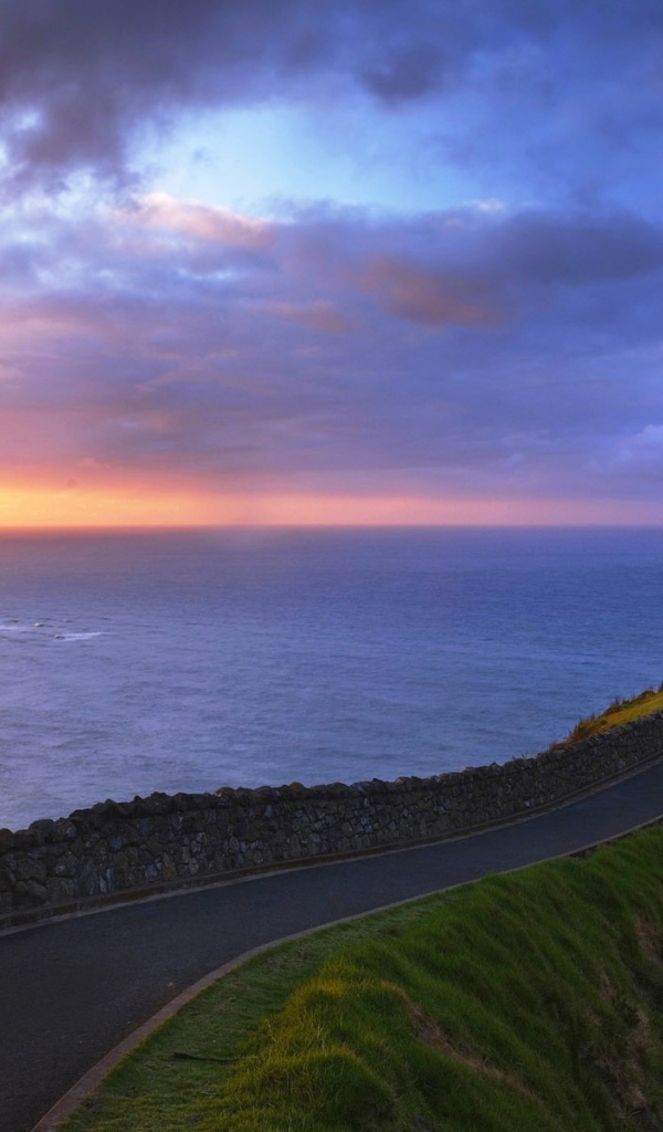 Маяк на мысе