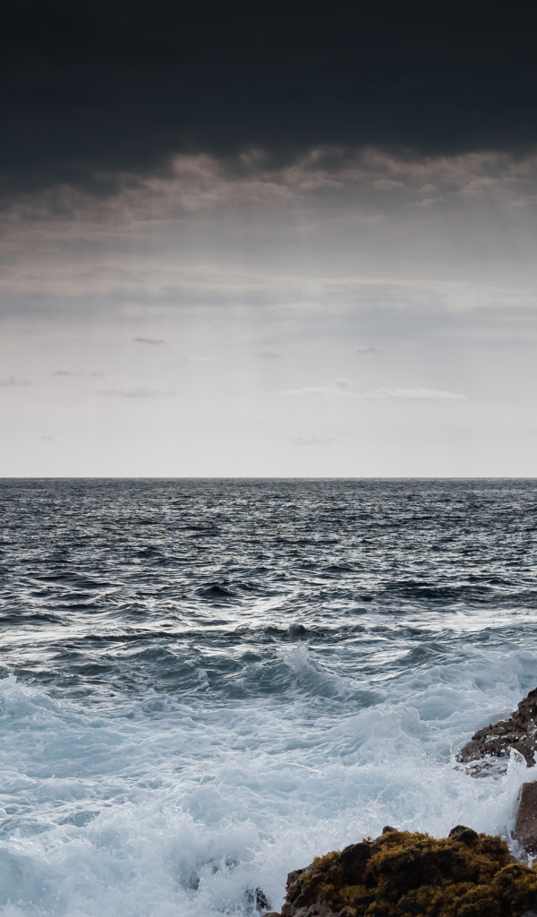 Начало шторма в море