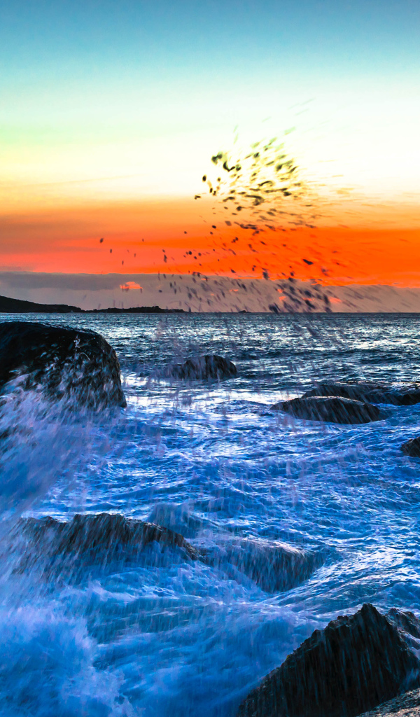 Закат над морским заливом