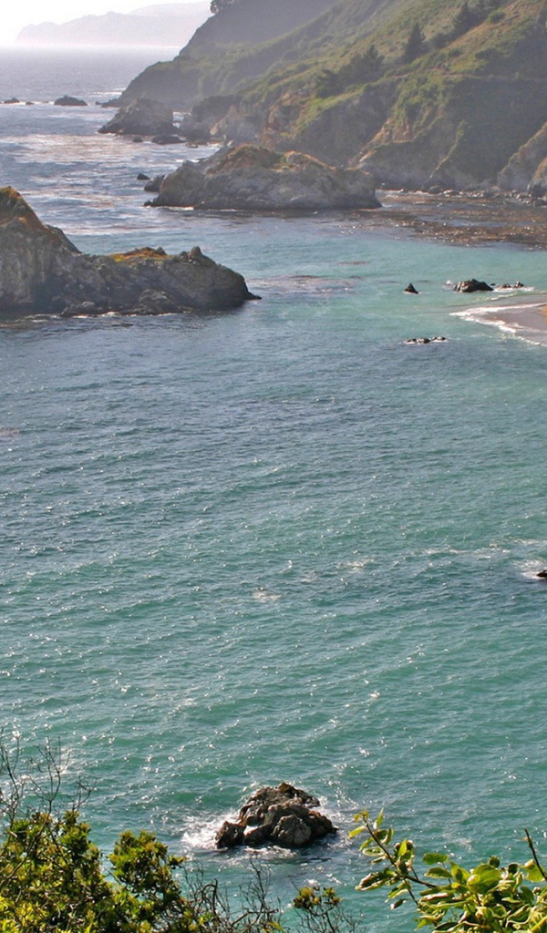 Скалы на море