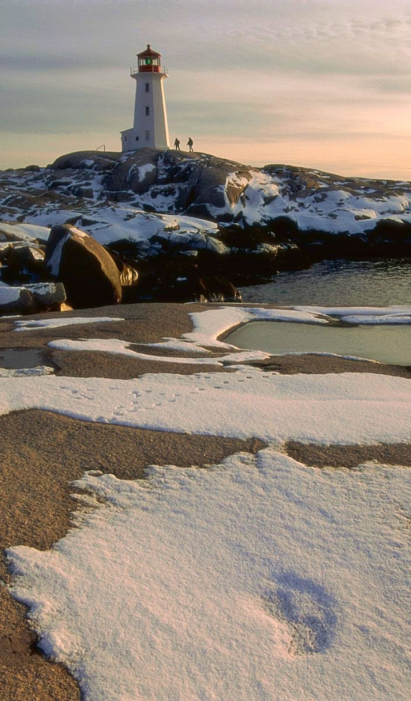 Маяк на холодном побережье