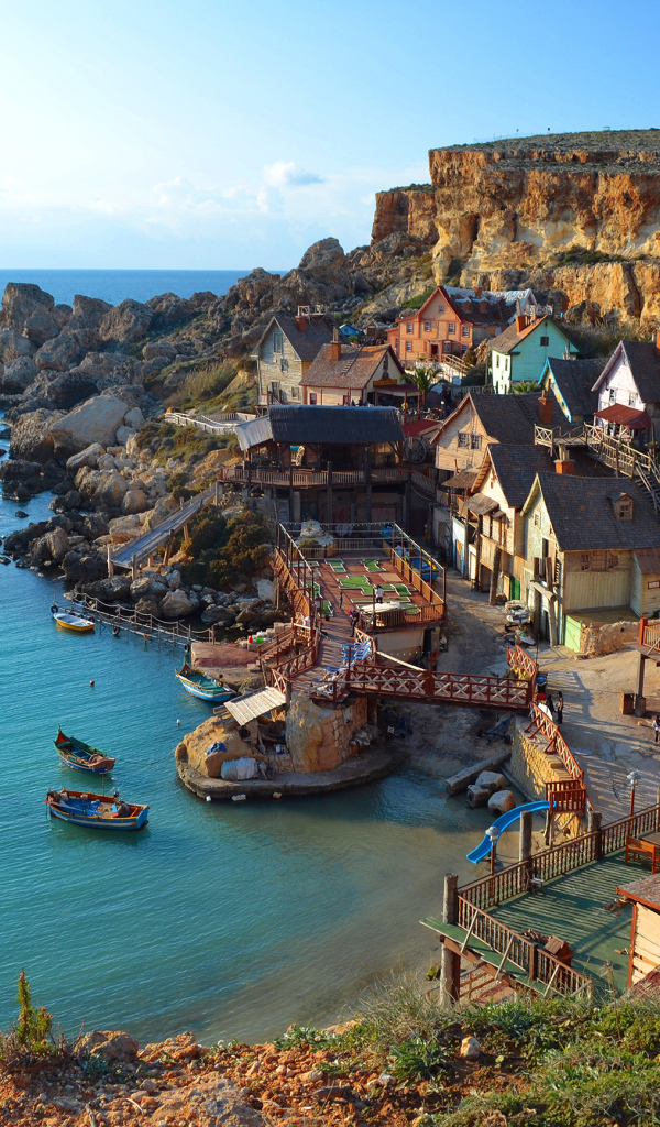 Деревня на берегу моря