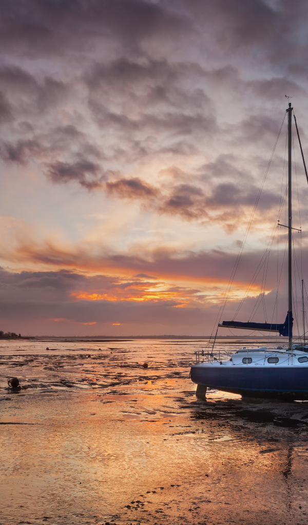 Красивый закат в Великобритании