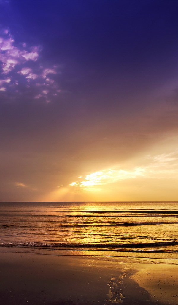 Лодка на фоне заката