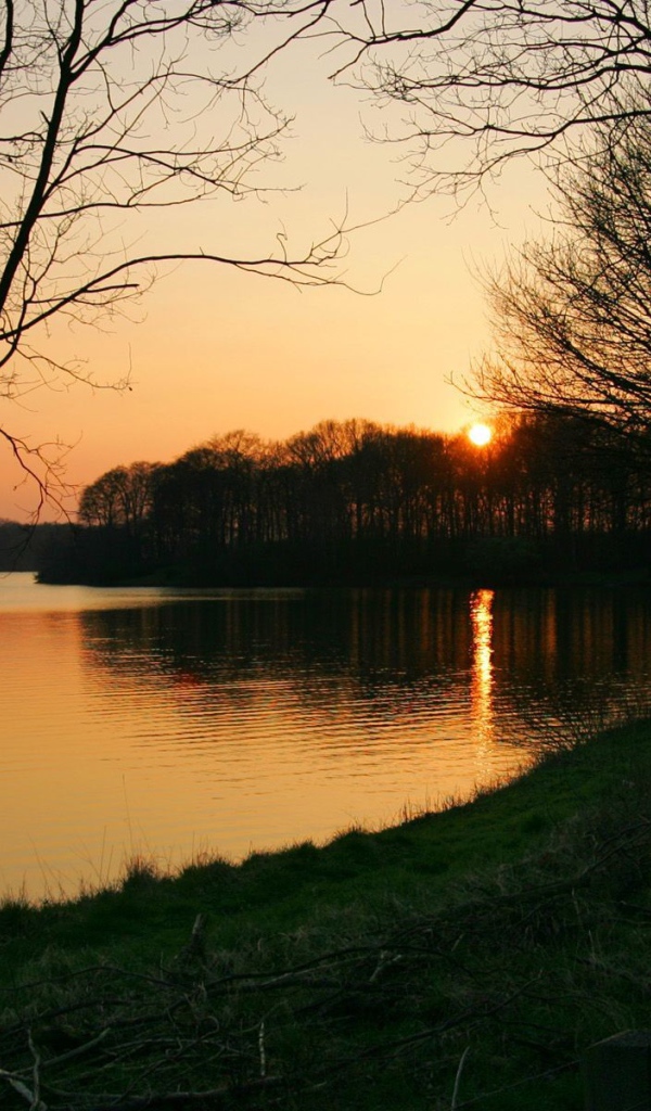 Вечер на тихом озере
