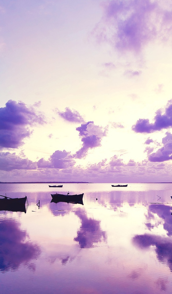 Фиолетовый закат в океане