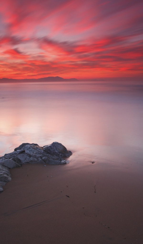 Красный закат над морем