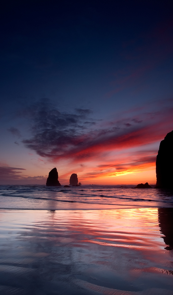 Закат за скалами