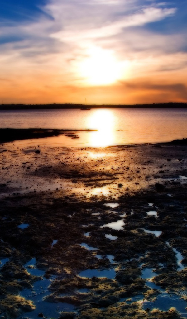 Закат на озере