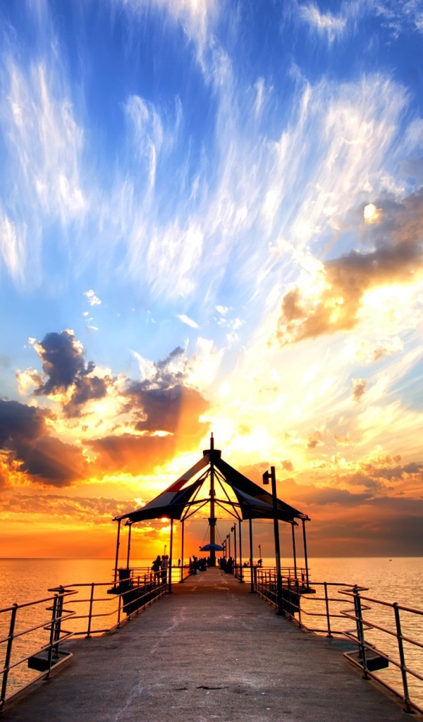 Закат на причале