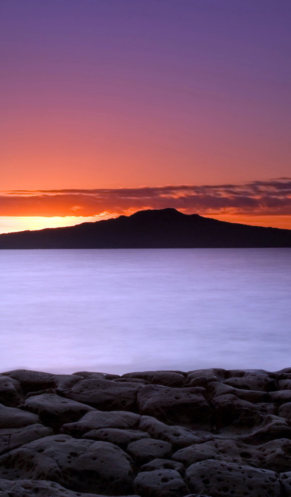 Закат за черной горой