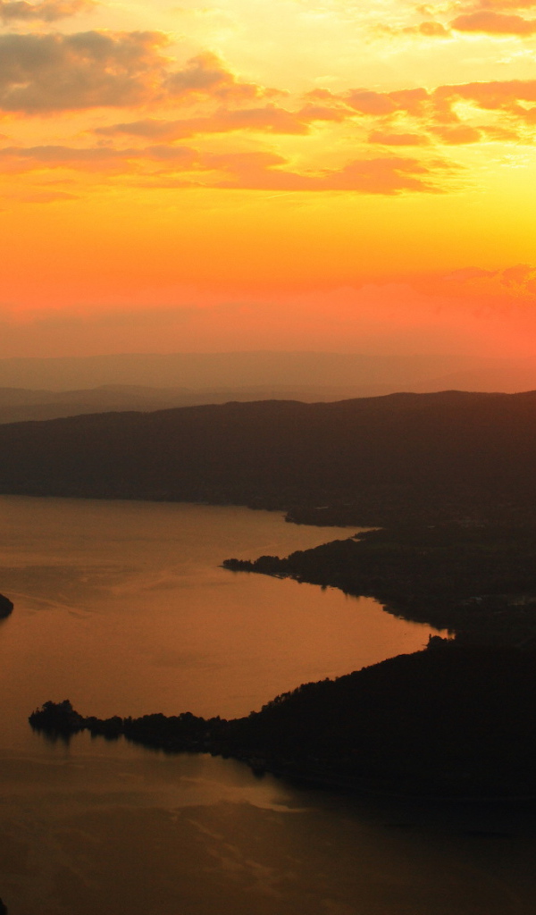 Закат над извилистой рекой