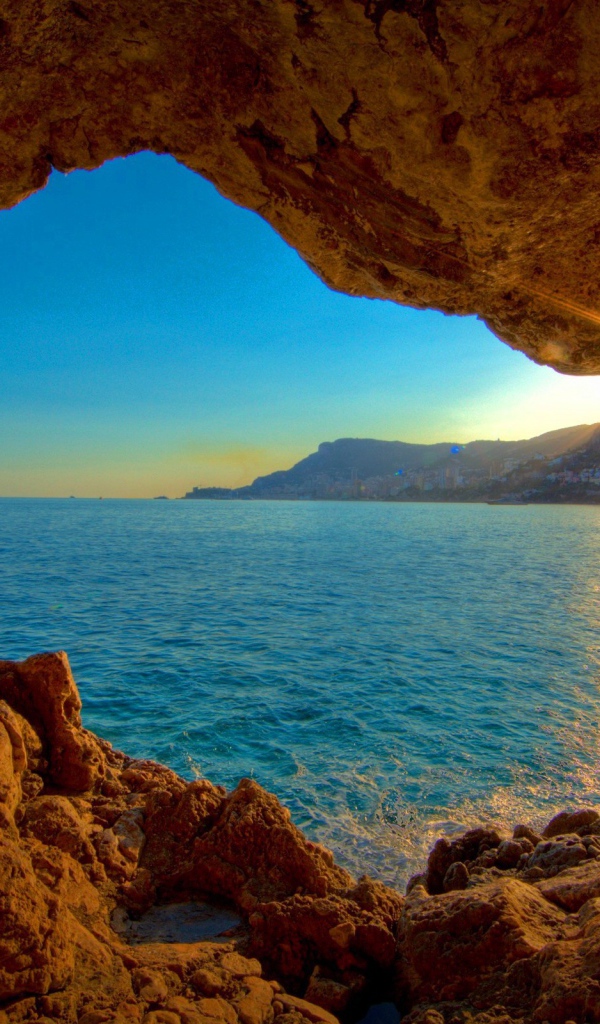 Вид на закат из пещеры