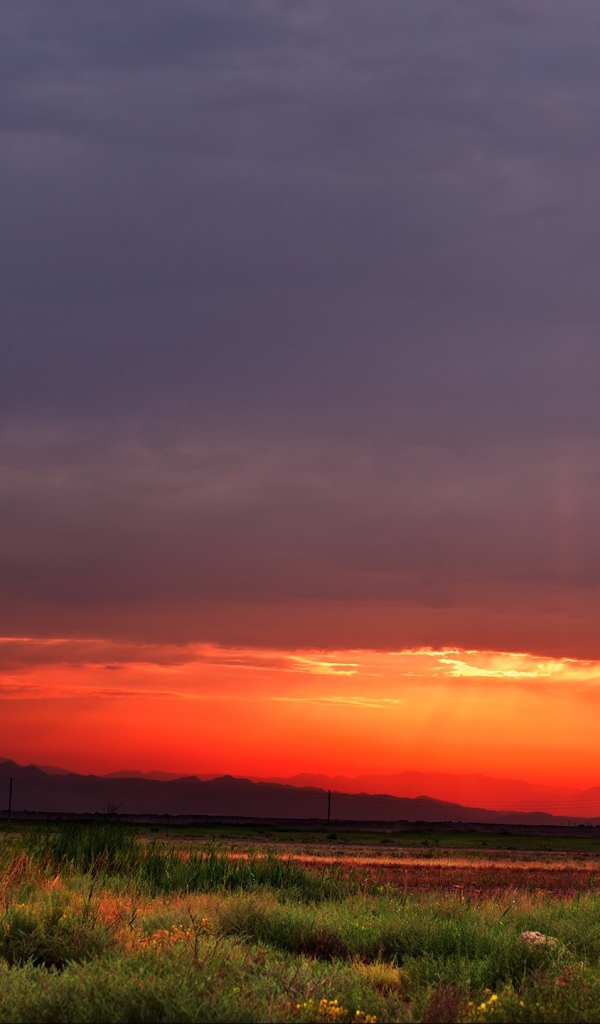 Красный закат в Иране