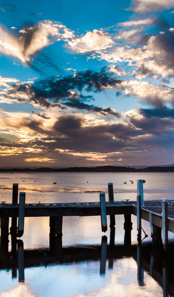 Пирс на озере