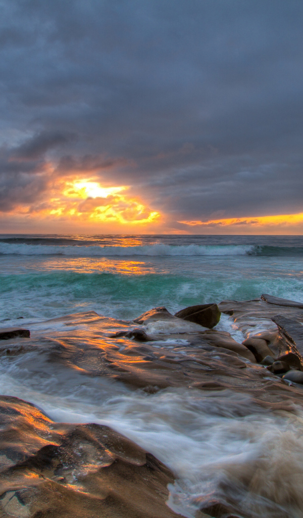 Облачное небо над морем