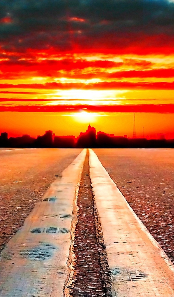 Линия разметки на дороге