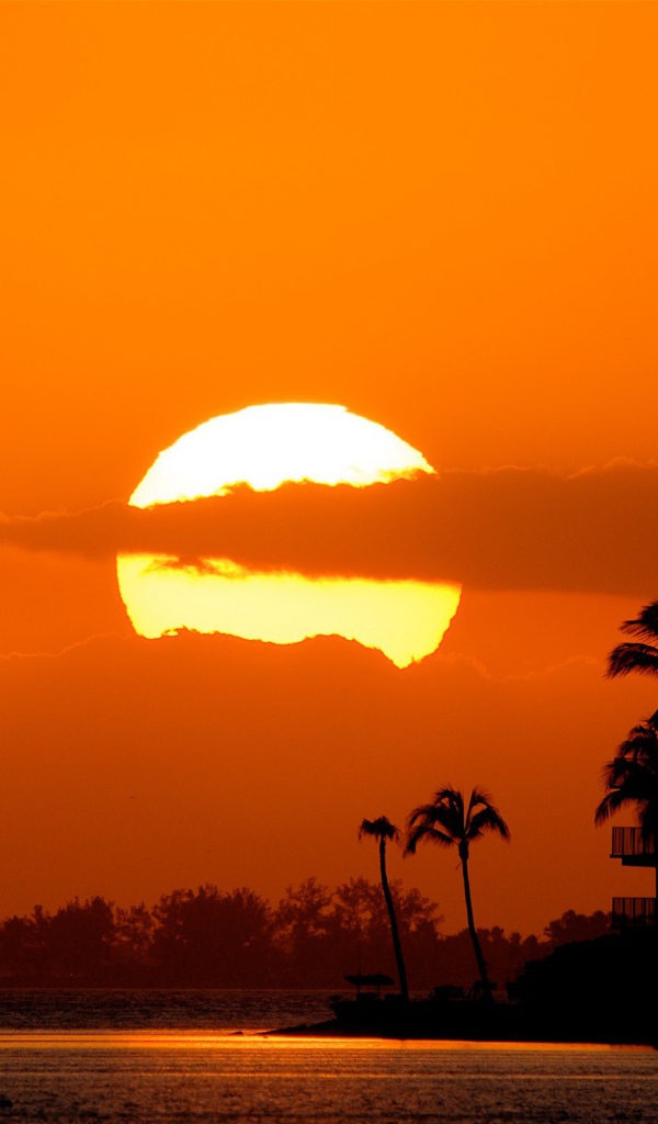 Оранжевый закат на юге