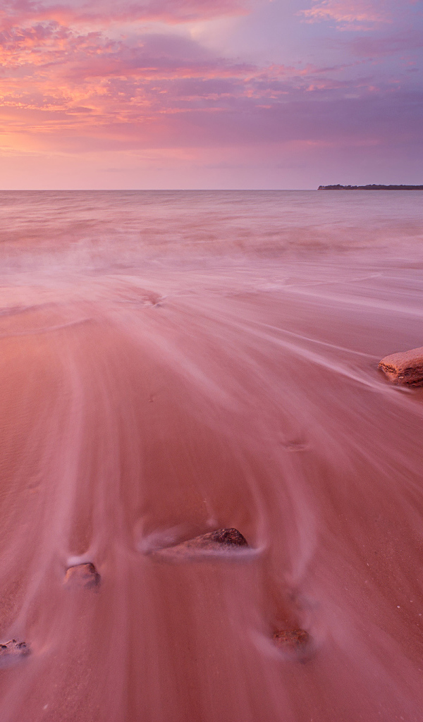 Розовый песок на закате