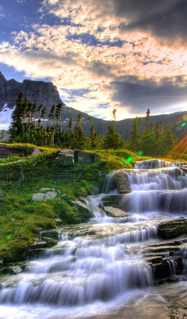 Закат у горной реки