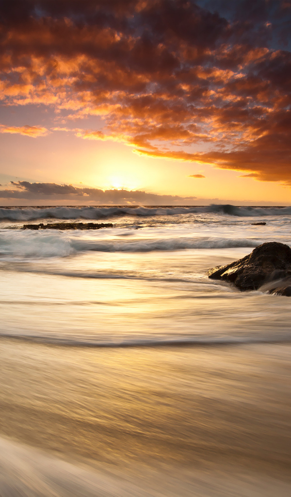 Закат на теплом море