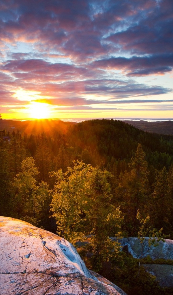 Закат на скале