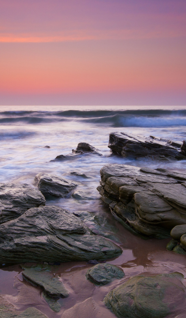 Волна накатывается на берег